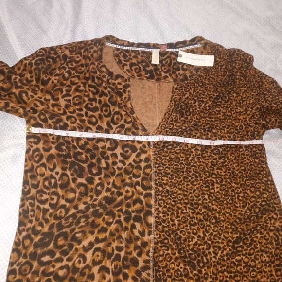Pilcro Anthropologie Leopard Print Top Size M - Picture 6 of 14